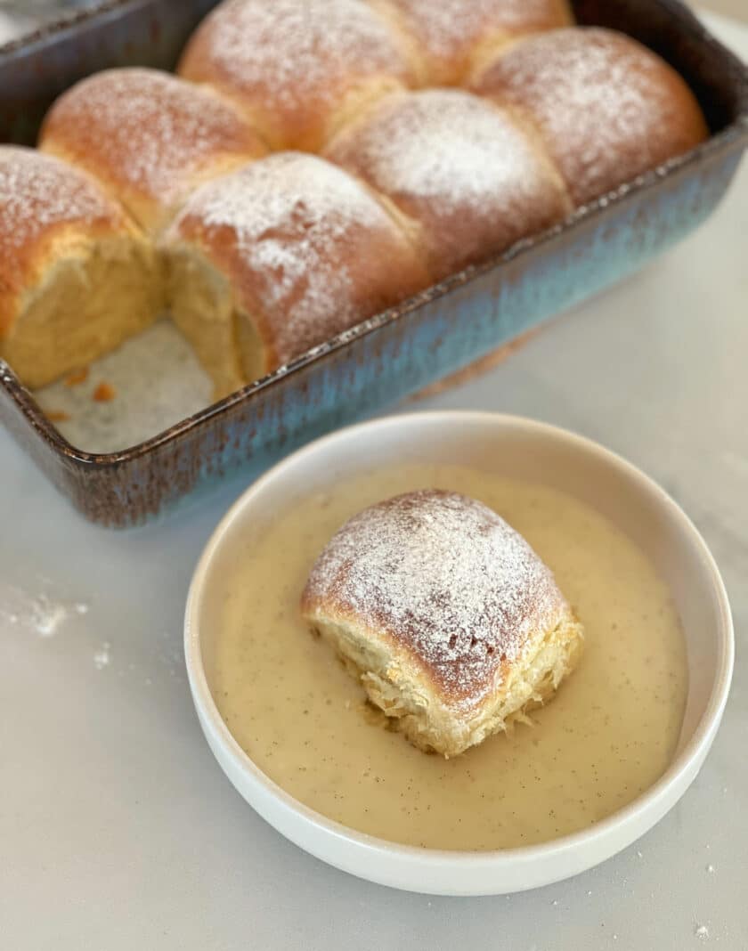 Buchteln mit Vanillesauce