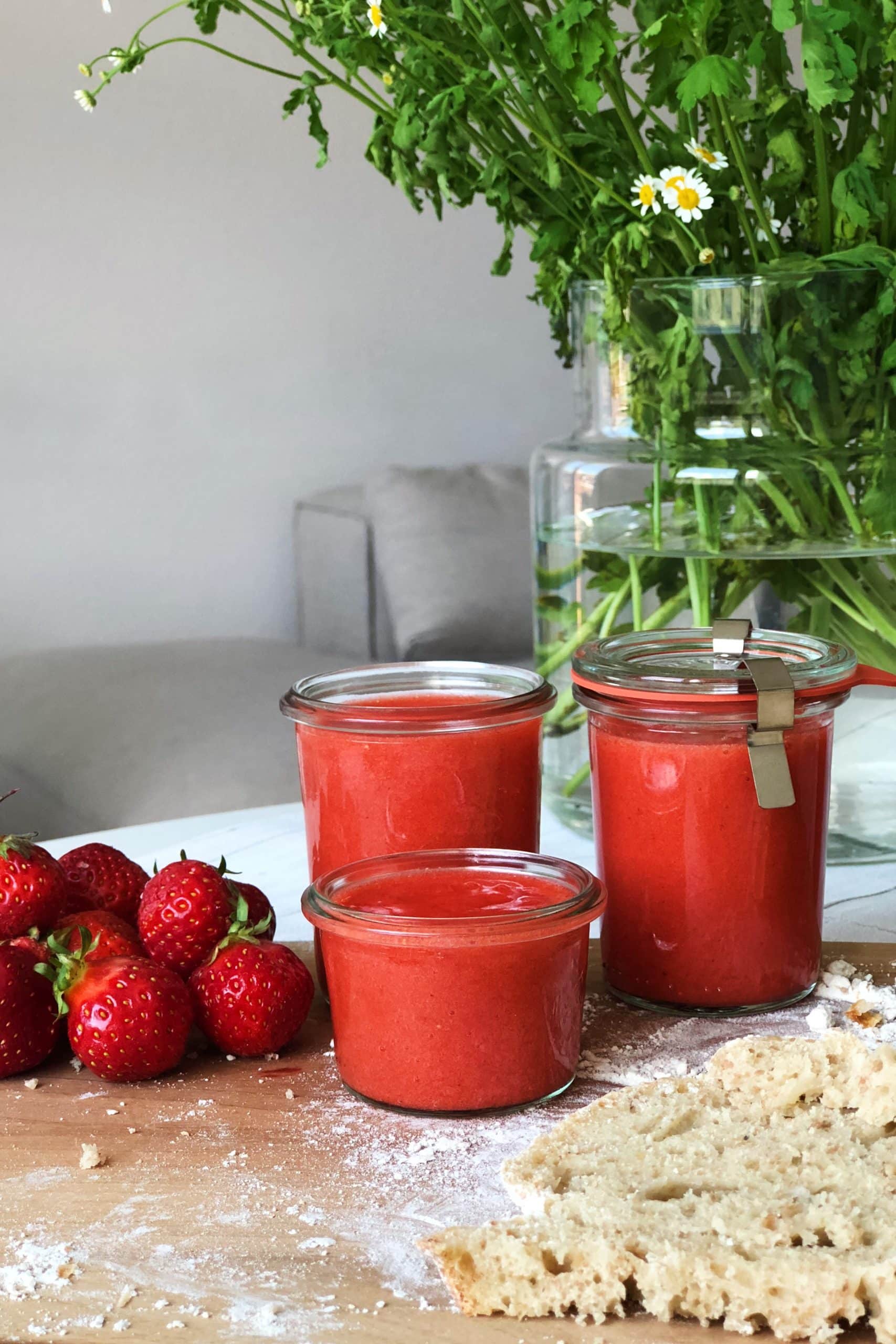 Selbstgemachte Erdbeer-Konfitüre mit viel Fruchtgeschmack - ANA + NINA