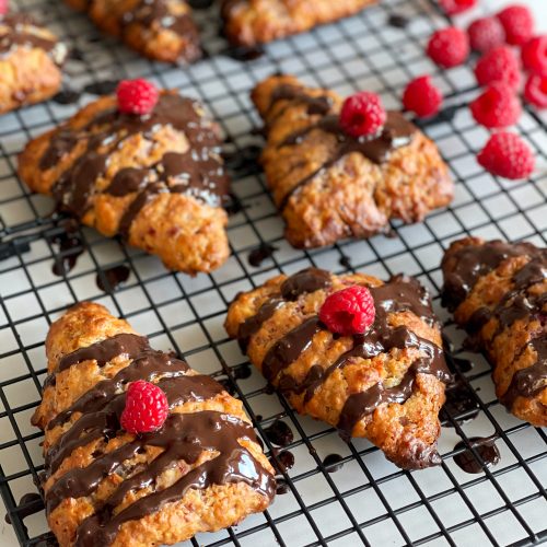 Himbeer Scones mit Schokolade - ANA + NINA Himbeer Scones mit Schokolade - ANA + NINA