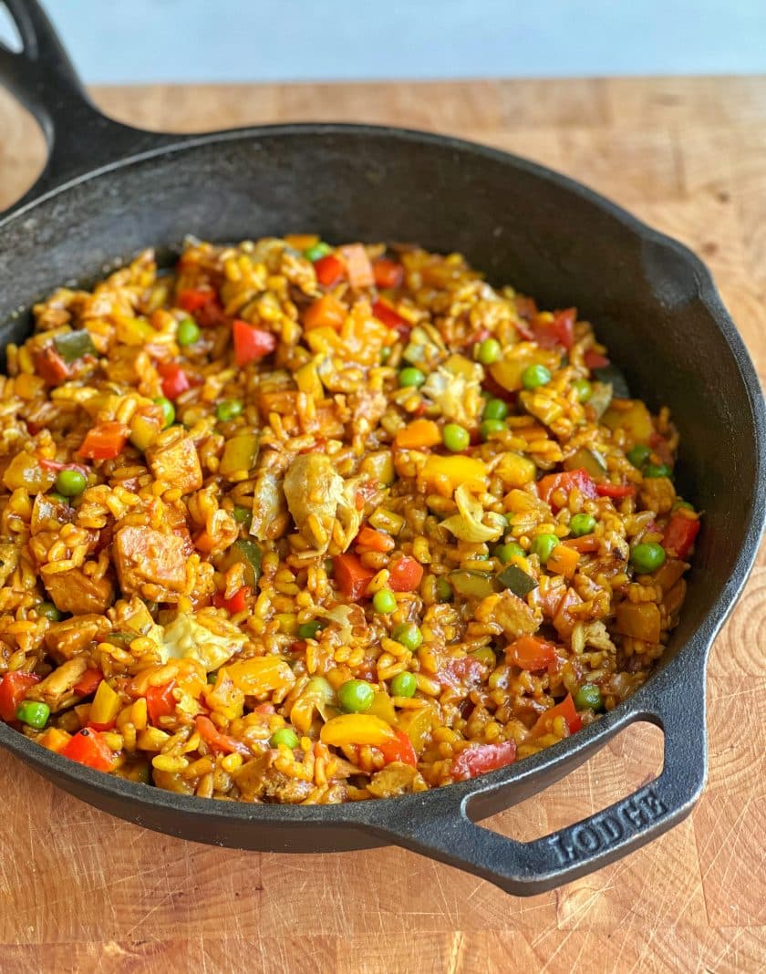 Vegane Gemüse Paella in der Pfanne