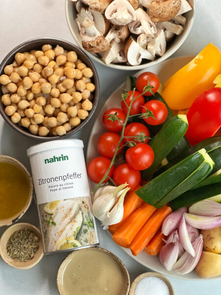 Zutaten für Ofengemüse mit Hummus