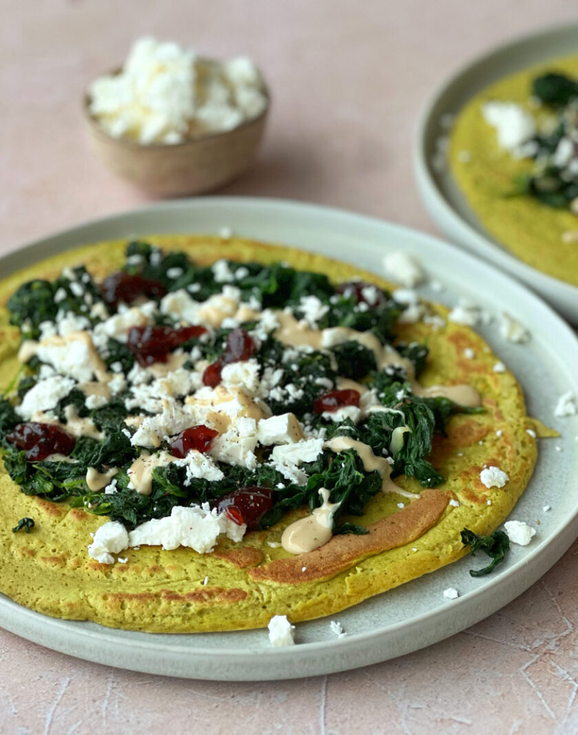 Wenn du dich bewusst ernähren möchtest, sind Linsen-Crêpes genau das Richtige für dich! Linsen sind Hülsenfrüchte, die mit vielen Kohlenhydraten und Proteinen punkten. Einfach Linsen einweichen, kochen und mit den restlichen Zutaten zu einem Teig verarbeiten. In nur wenigen Minuten hast du eine gesunde Portion Linsen-Crêpes auf dem Teller. Probier's aus!