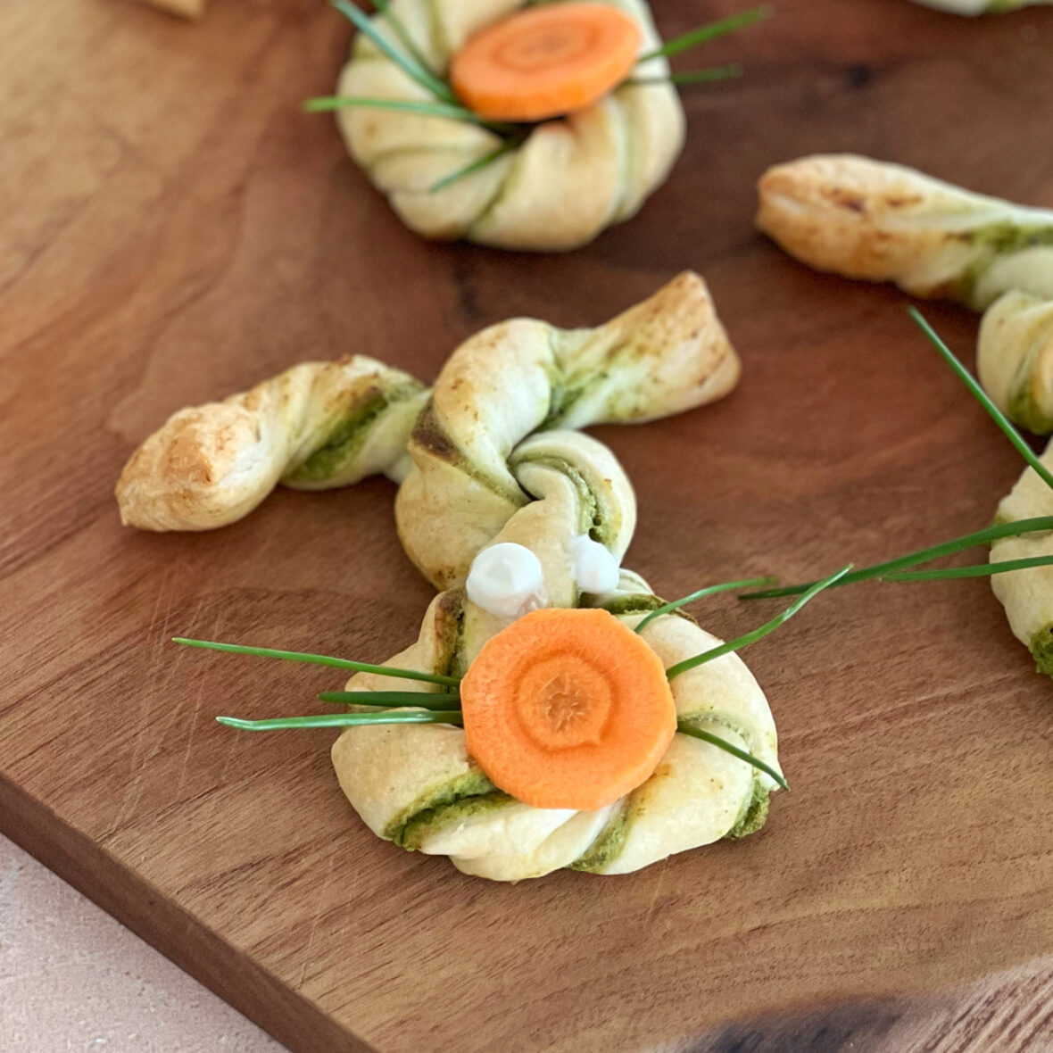 Blätterteig-Kräuter-Osterhasen - ANA + NINA