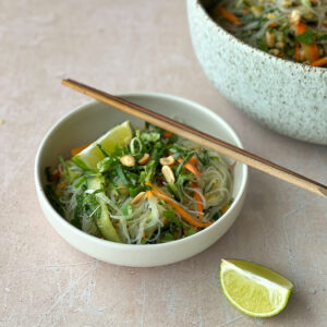 Glasnudelsalat Rezept 2 Glasnudelsalat Rezeptserviert auf einem Teller