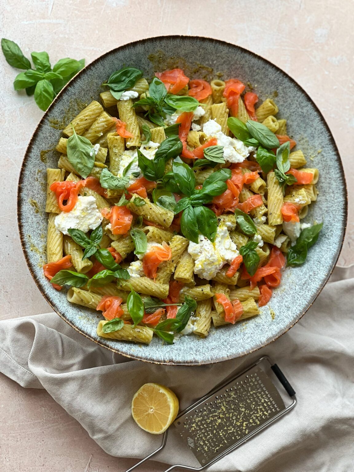 Lachsnudeln mit Zitronenpesto - ANA + NINA Lachsnudeln mit Zitronenpesto - ANA + NINA