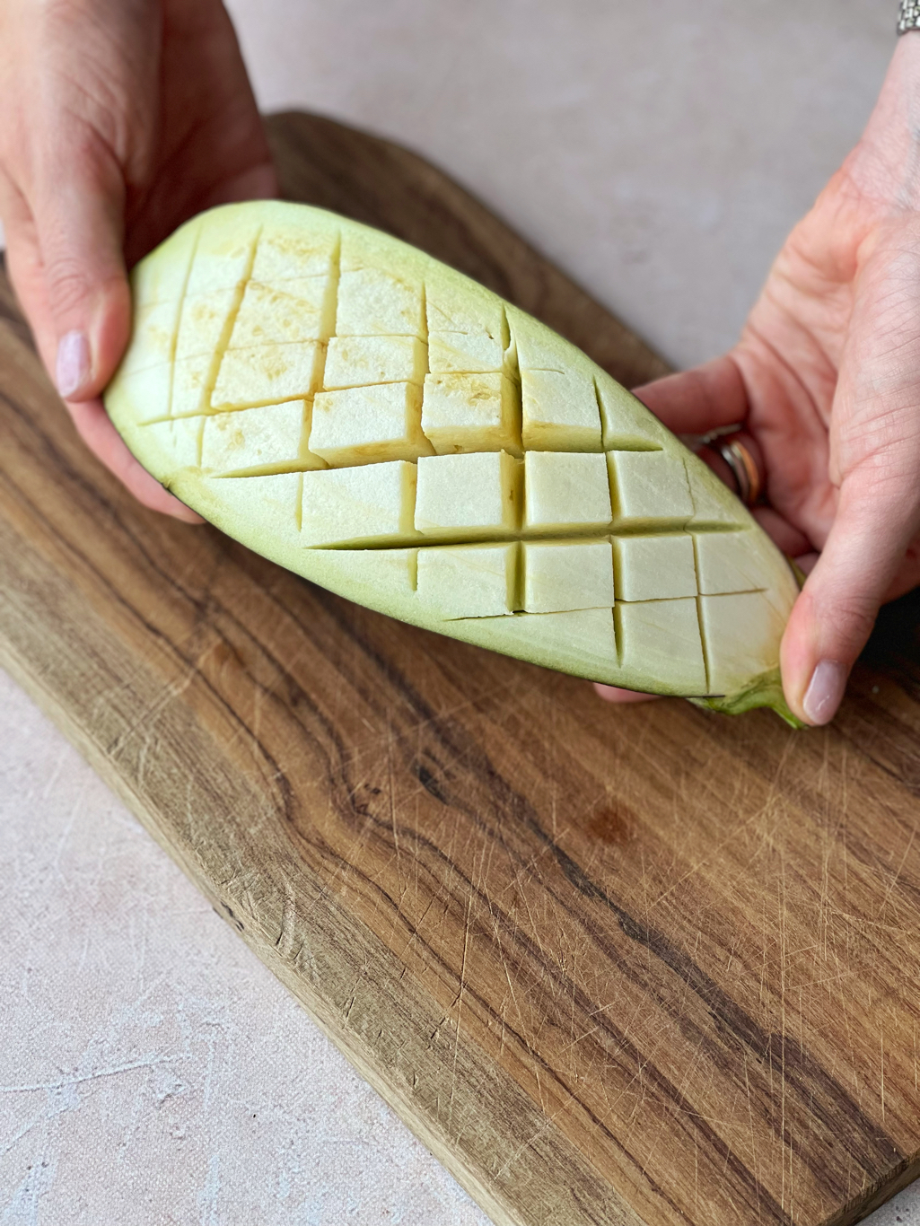 Gebackene Auberginen mit Joghurtsauce und Granatapfel - ANA + NINA