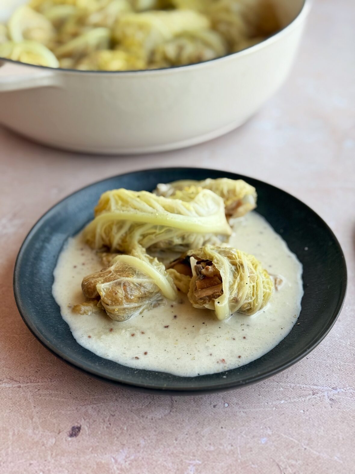 Wirsingwickel mit Pilzfüllung und körniger Senfsauce - ANA + NINA Wirsingwickel mit Pilzfüllung und körniger Senfsauce - ANA + NINA
