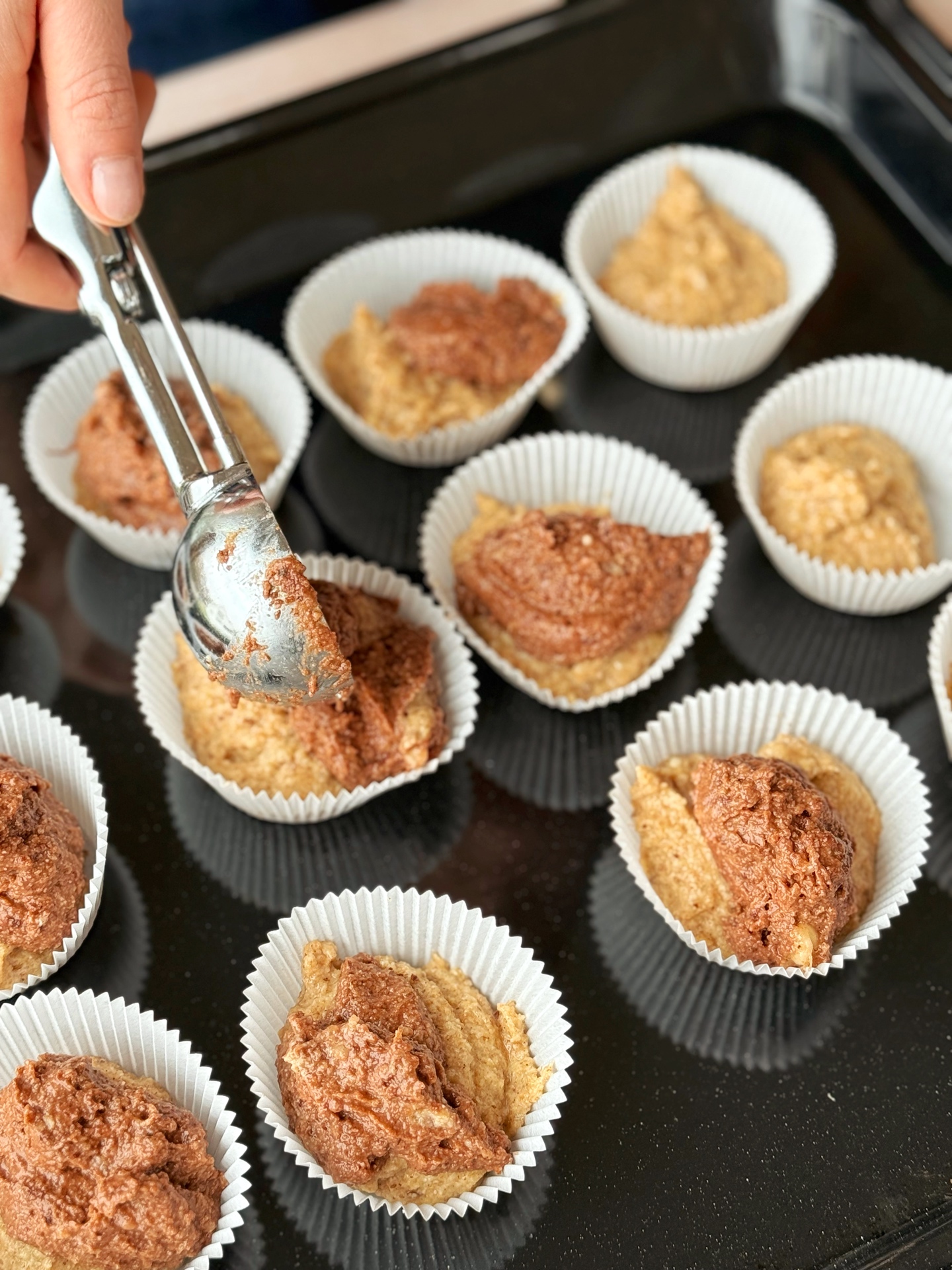 Zuckerfreie Marmor-Bananen-Muffins - ANA + NINA Zuckerfreie Marmor-Bananen-Muffins - ANA + NINA