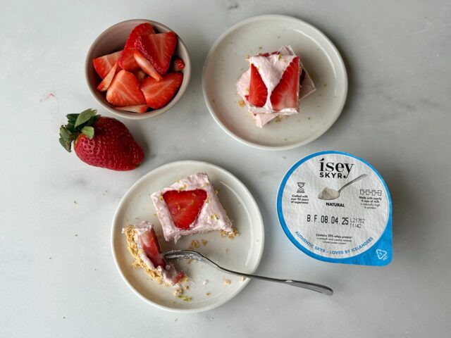Dank Ísey Skyr ist das Dessert weniger kalorienreich im Vergleich zu traditionellen Mousses, behält aber dennoch seinen intensiven Geschmack.