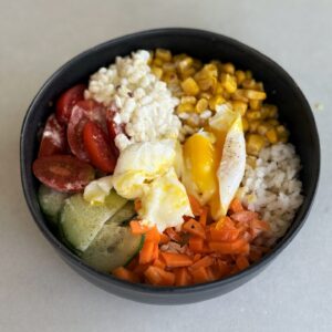 Poke Bowl mit Ei 1 Poke Bowl mit Ei servieren