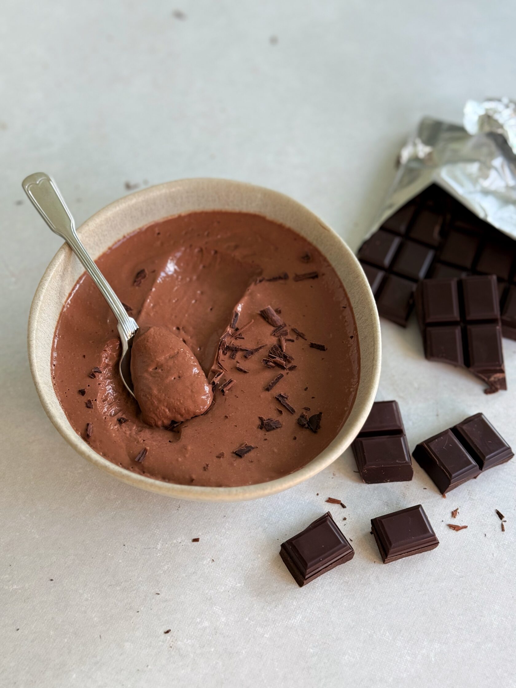 Schokoladenmousse ohne Ei servieren