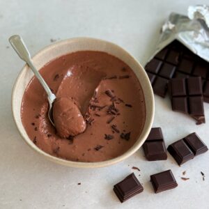 Schokoladenmousse ohne Ei 1 Schokoladenmousse ohne Ei servieren