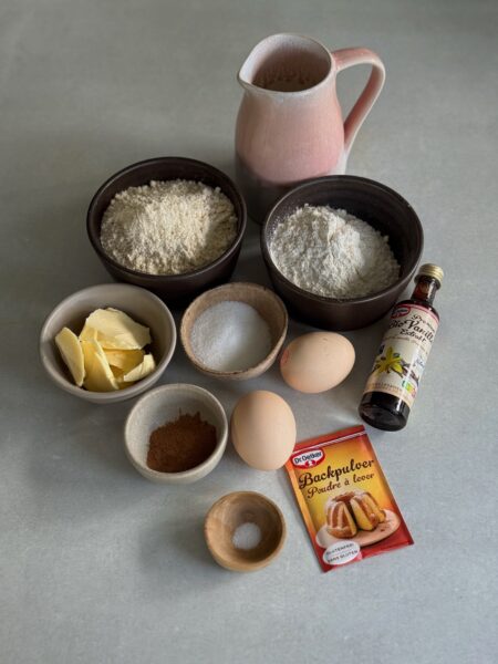 Zutaten ✨ 100 g Weissmehl 100 g Mandelmehl 2 TL Dr Oetker Backpulver @dr.oetker_switzerland 1/4 TL Salz 1 EL Zucker 250 ml Buttermilch 2 Eier 2 EL Butter oder etwas Öl für die Pfanne Für den Zimt-Swirl 70 g Butter 2 TL gemahlener Zimt 50 g brauner Zucker 1 TL Dr. Oetker Premium Vanilleextrakt