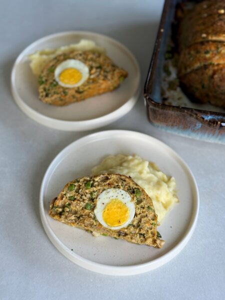 Die Kombination aus mehligkochenden Kartoffeln, Butter, einem Schuss Milch und frisch geriebener Muskatnuss macht jeden Bissen zu einer kleinen Zeitreise in die Kindheit. Speichert euch das Rezept ab und lasst mich wissen, wie euch eure perfekte Konsistenz gelingt!