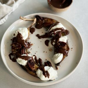 Karamellisierte Frühstücks-Bananen 4 Karamellisierte-Frühstücks-Bananen servieren