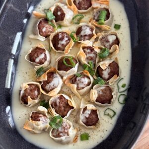 Köttbullar Dumplings 2 Köttbullar Dumplings sind da! 🥟✨ Aussen superknusprig, innen herrlich saftig – und das Ganze in schnell auf dem Tisch.