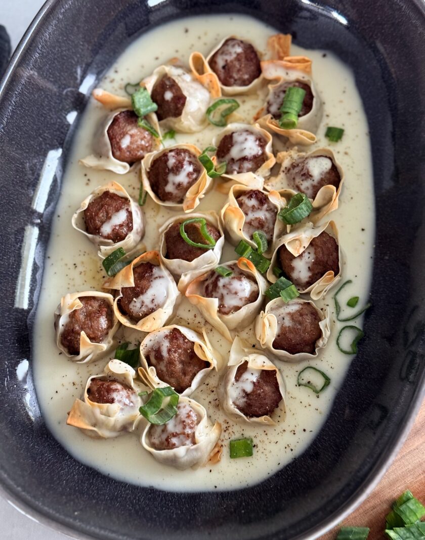 Köttbullar Dumplings sind da! 🥟✨ Aussen superknusprig, innen herrlich saftig – und das Ganze in schnell auf dem Tisch.