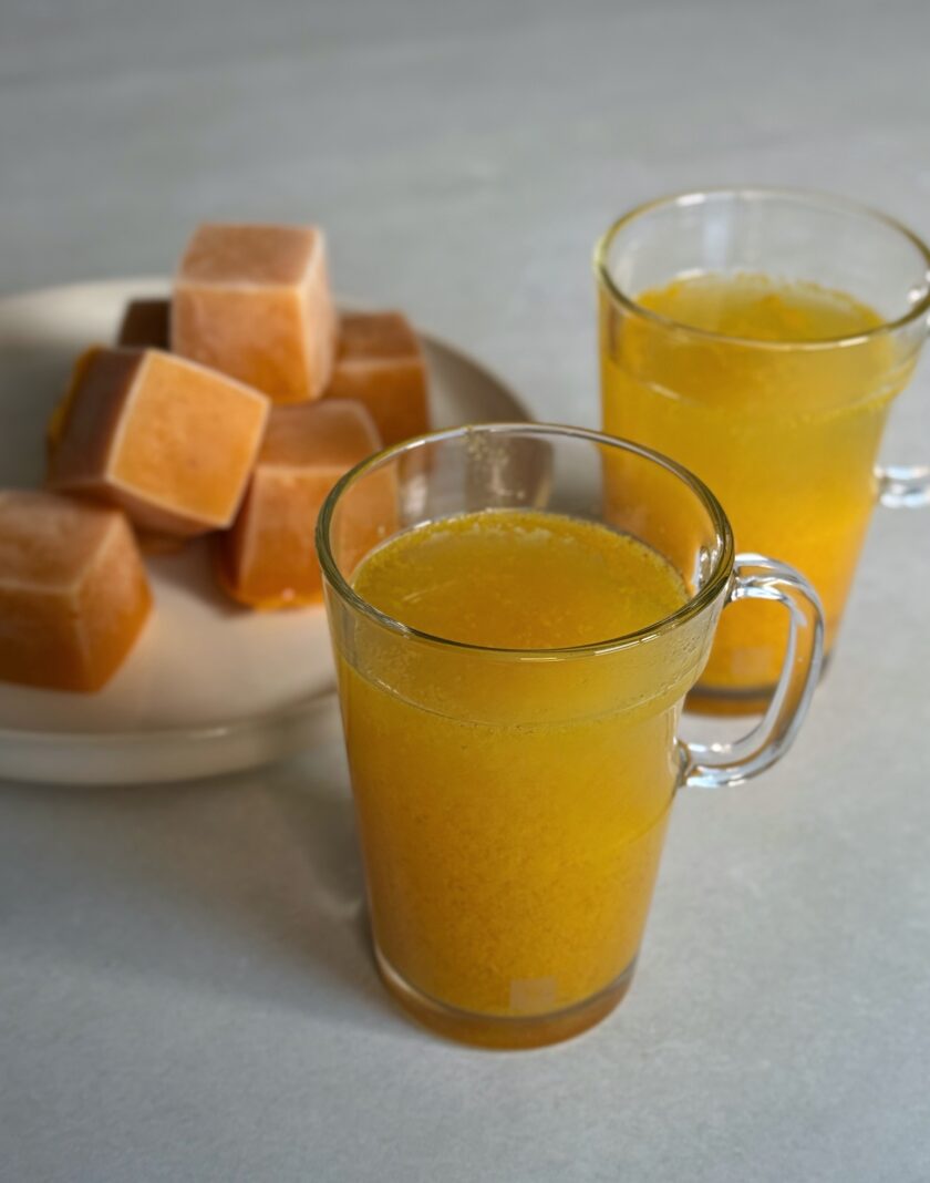 Dieser entzündungshemmende Ingwer‑Tee ist in wenigen Minuten vorbereitet und sorgt für Wärme, Frische und Wohlbefinden 🍊. Gefroren als Würfel portioniert, kannst du ihn jederzeit mit heissem Wasser aufgiessen – perfekt für kalte Wintertage oder als kleiner Wellness‑Moment zwischendurch.