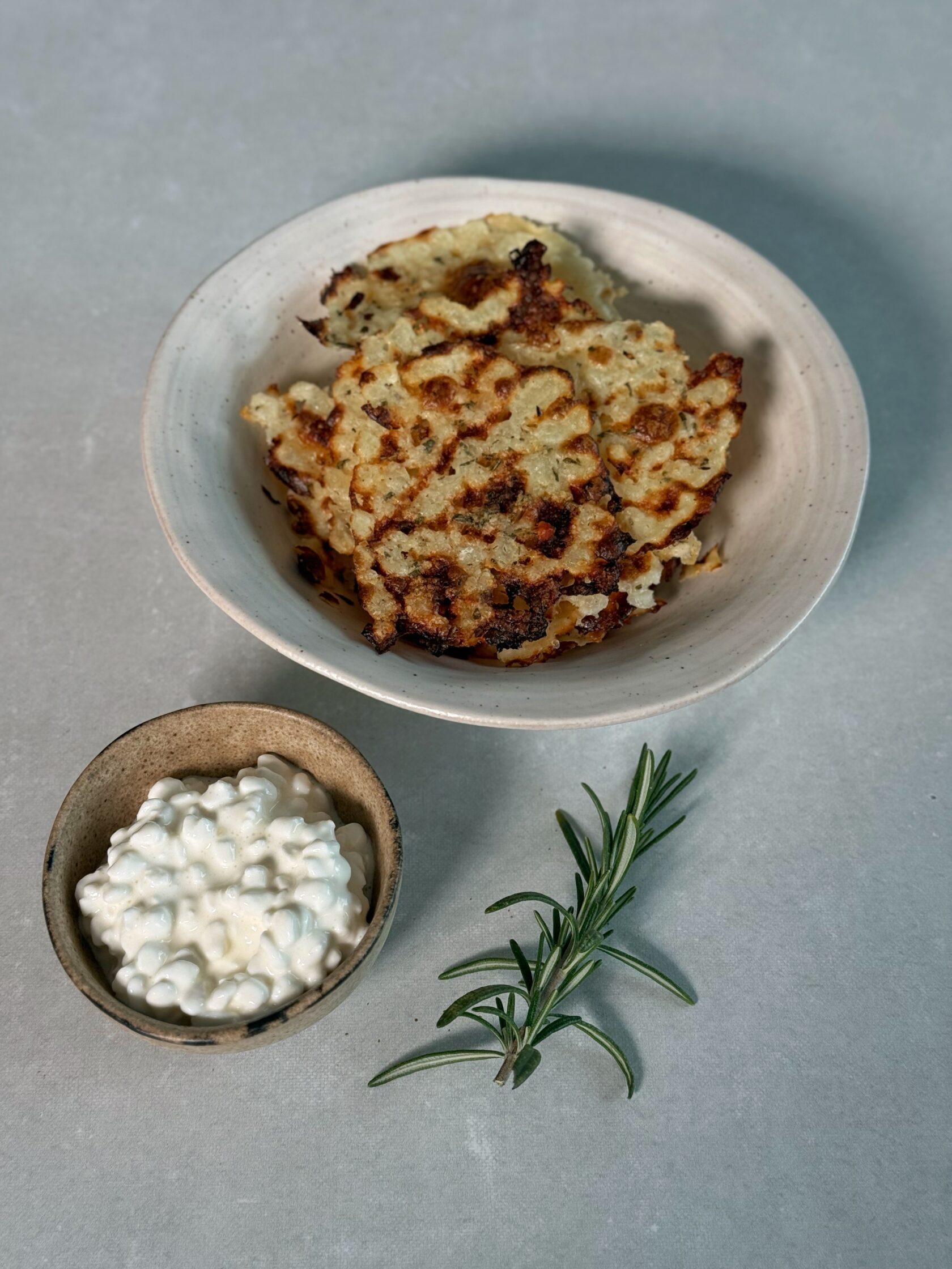 High‑Protein Hüttenkäse Chips – der knusprigste Snack, den du super schnell vorbereitest!