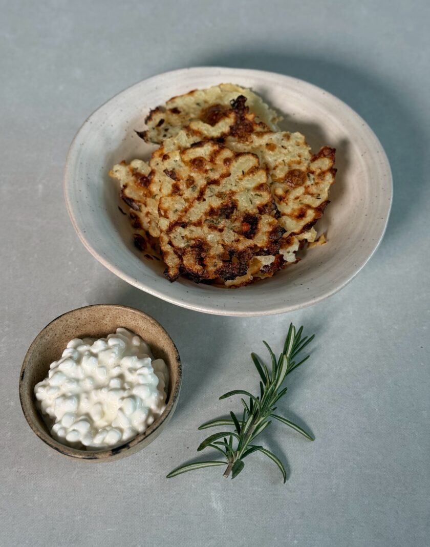 High‑Protein Hüttenkäse Chips – der knusprigste Snack, den du super schnell vorbereitest!