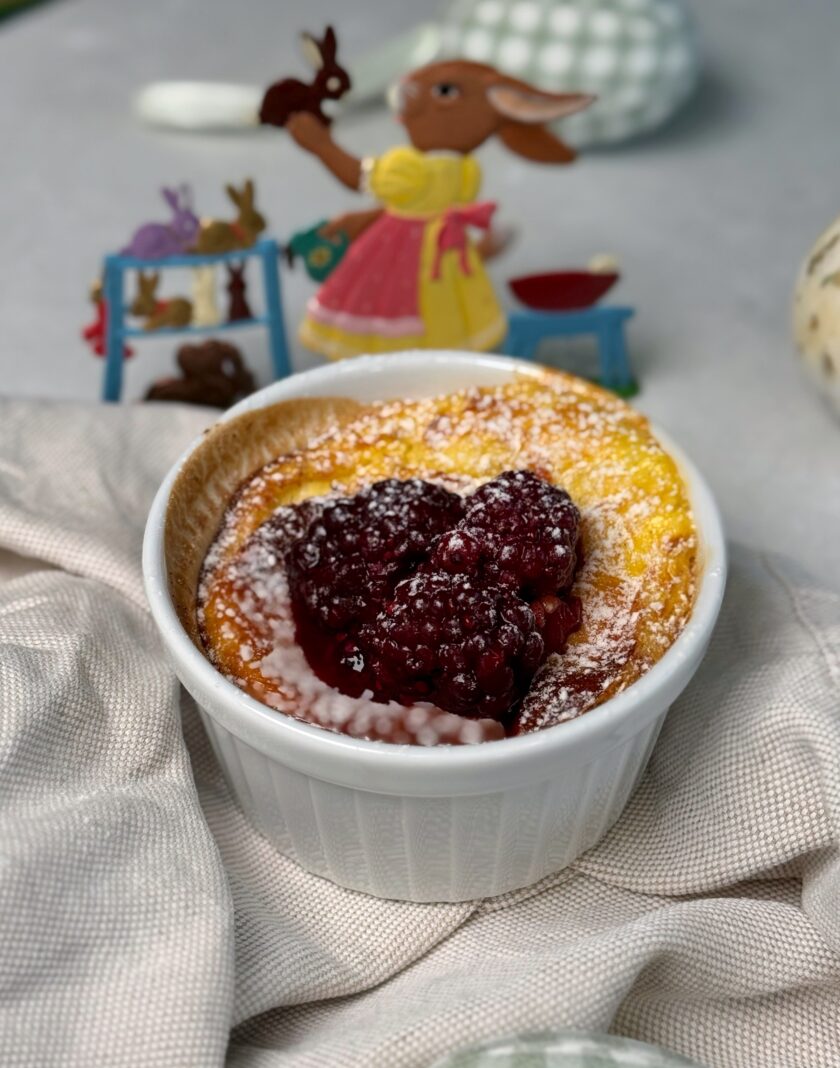 High Protein Vanillepudding mit Beeren‑Chia‑Kompott – mein leichter Brunch‑Favorit aus dem Airfryer.