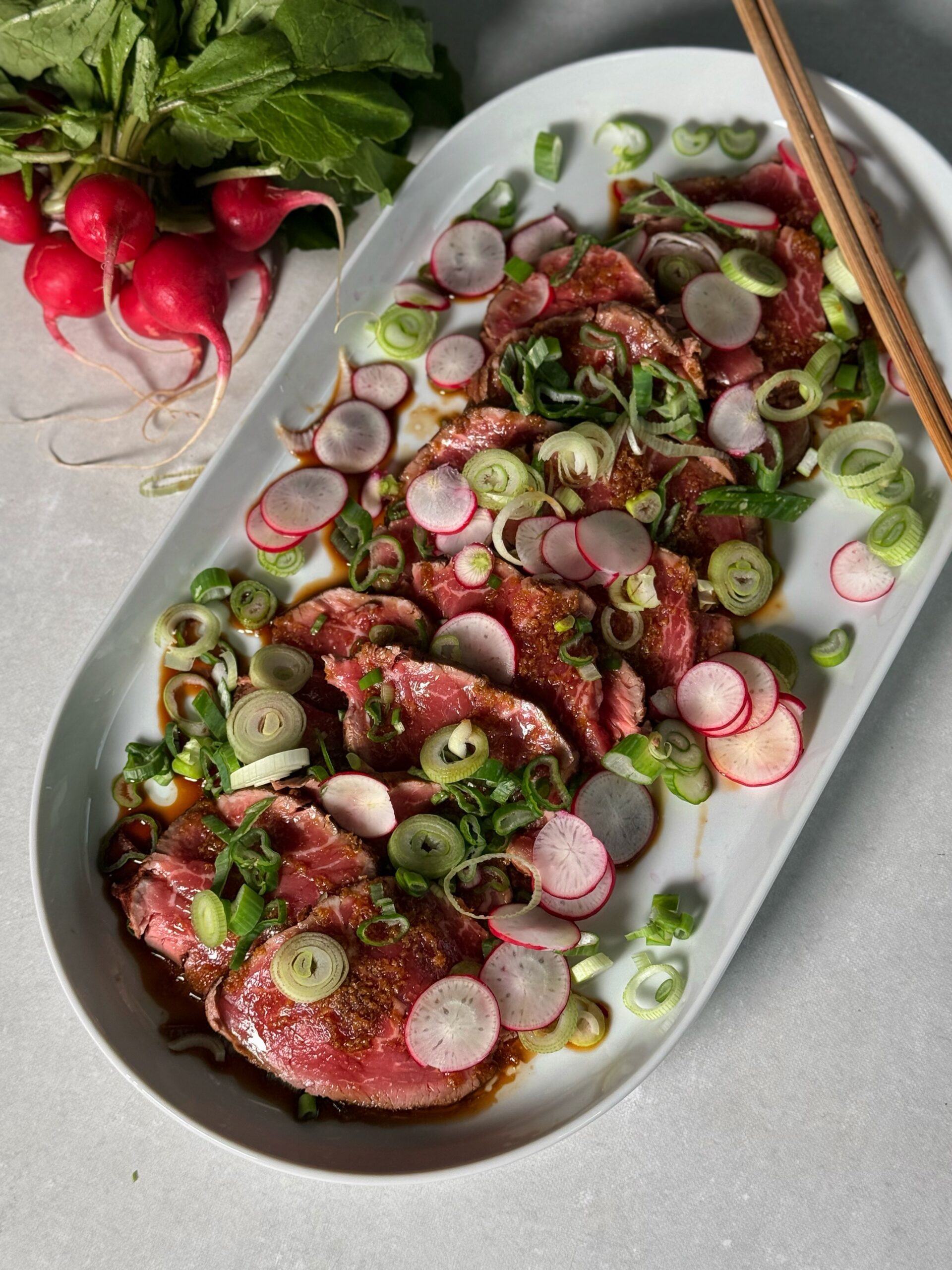 Schnelles Beef Tataki mit Balsamico-Ingwer-Vinaigrette